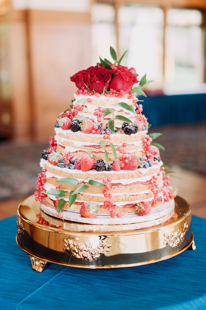 Chateau Lake Louise Wedding, wedding cake, calgary photographers nicole sarah