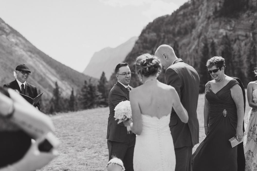 bride first look at the fairmont banff springs hotel from nicole sarah, wedding photographer in calgary
