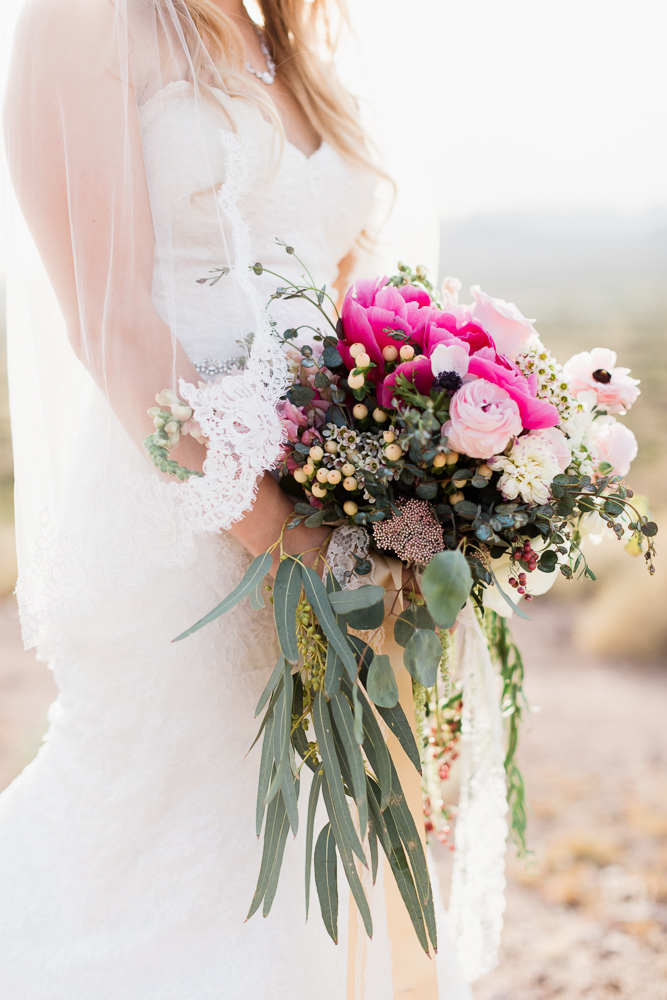 15 bridal bouquet ideas, roses, rose bouquet, peonie, green bouquet, bride, desert