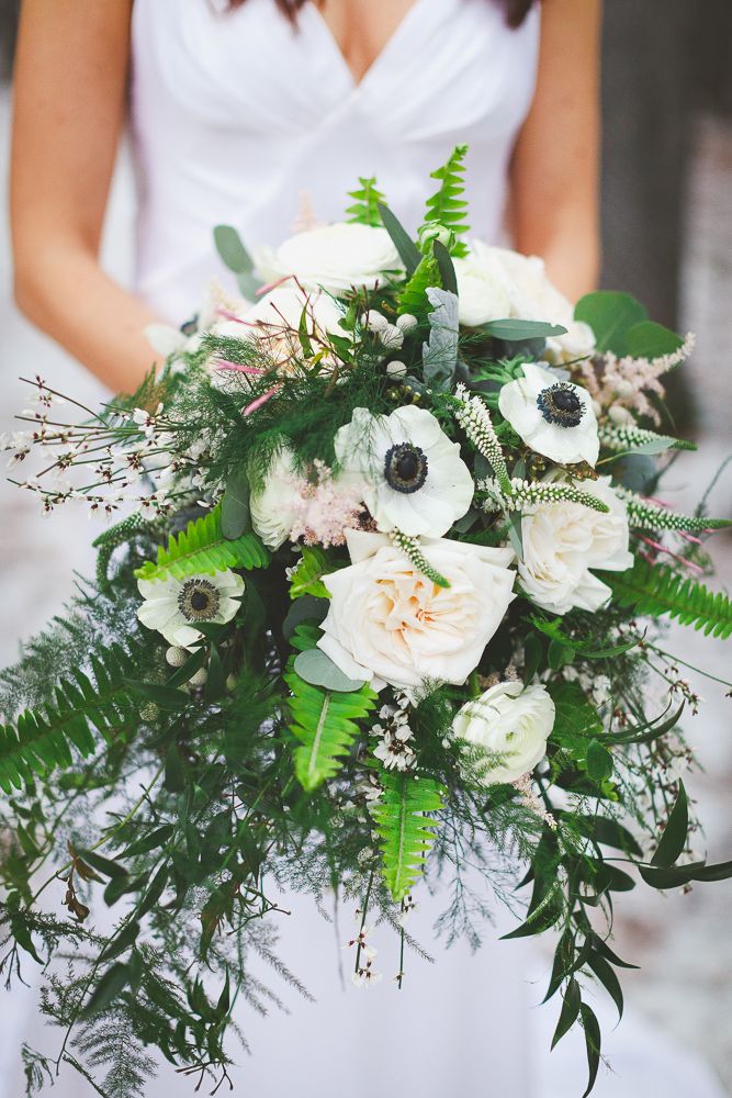 15 bridal bouquet ideas, white roses, peonies, silk, eucalyptus, fern, green, green and white, asparagus fern