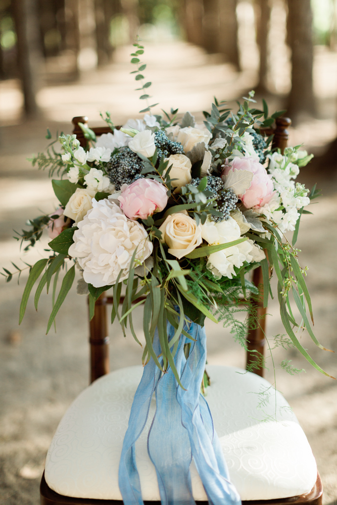 15 bridal bouquet ideas, roses, pastel, pantone, blue, rose quartz, peonies, silk, eucalyptus 