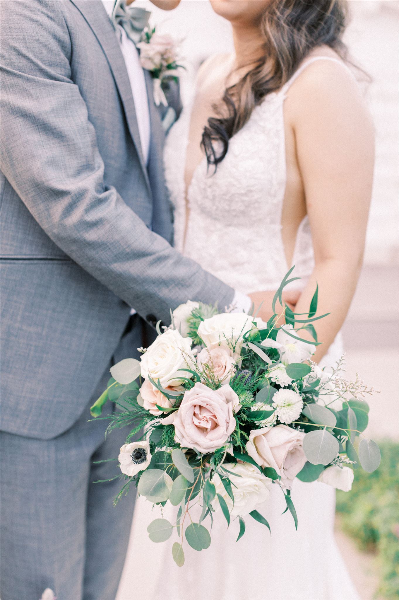10 Wedding Details You Must Have, wedding planning, bride holding bouquet, nicole sarah, calgary wedding planning