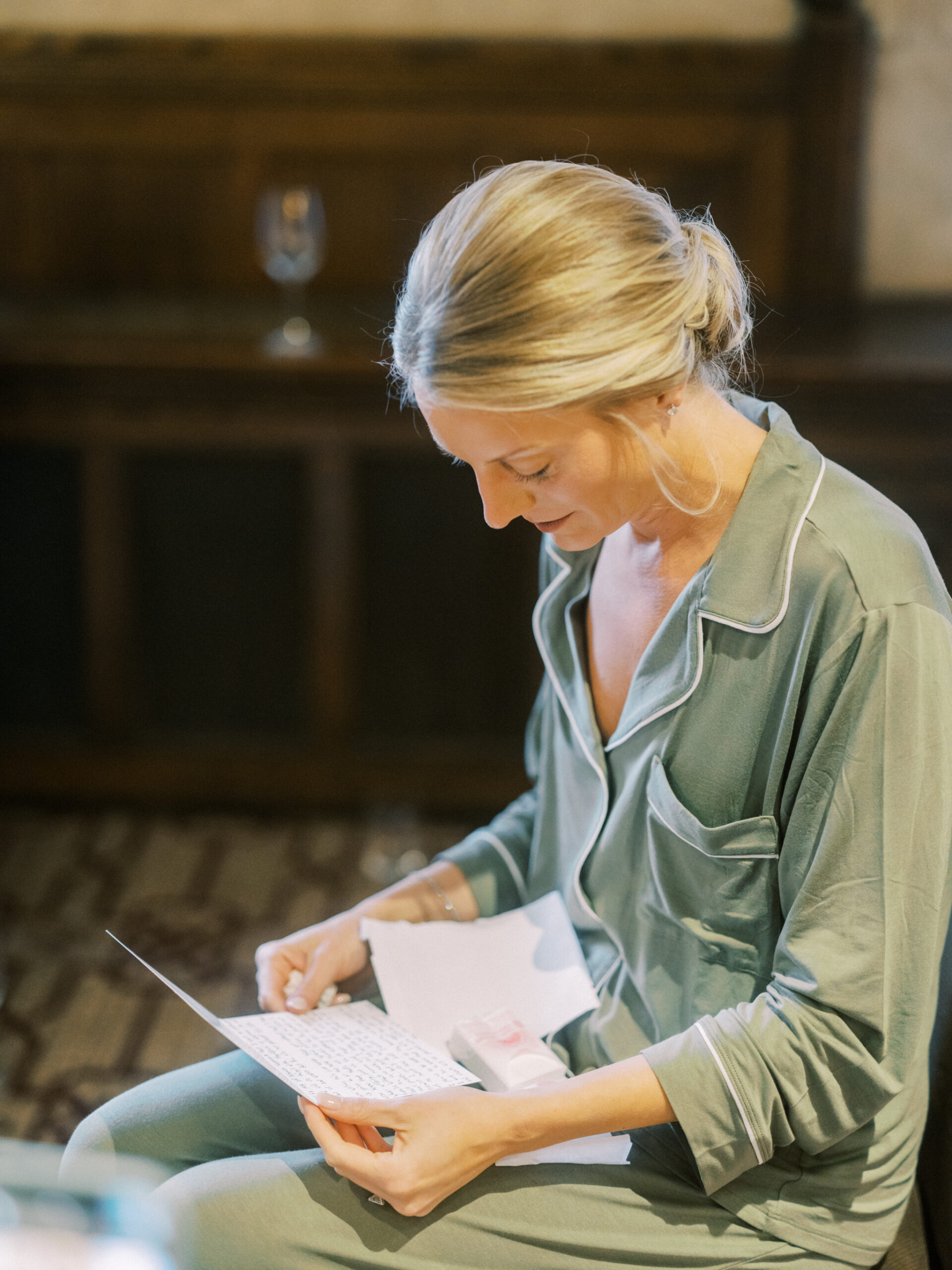 bride reading letter, bride getting ready, fairmont banff springs wedding, luxury wedding, destination wedding photographer nicole sarah, ralph lauren polo bar wedding, winter wedding, mountain wedding, rocky mountain weddings