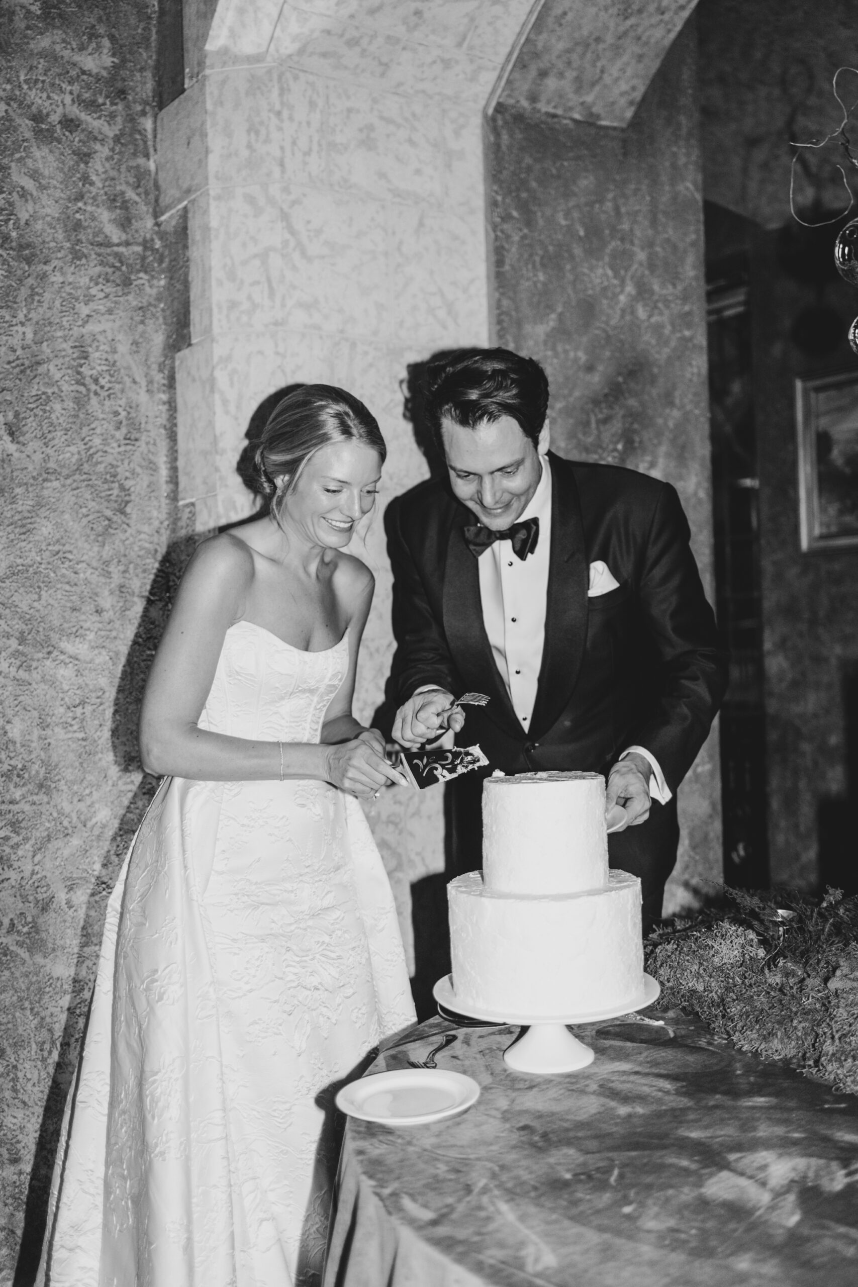 cake cutting wedding, flash cake cutting, mt stephen hall wedding, flash wedding reception, wedding speeches, fairmont banff springs wedding, luxury wedding, destination wedding photographer nicole sarah, ralph lauren polo bar wedding, winter wedding, mountain wedding, rocky mountain weddings