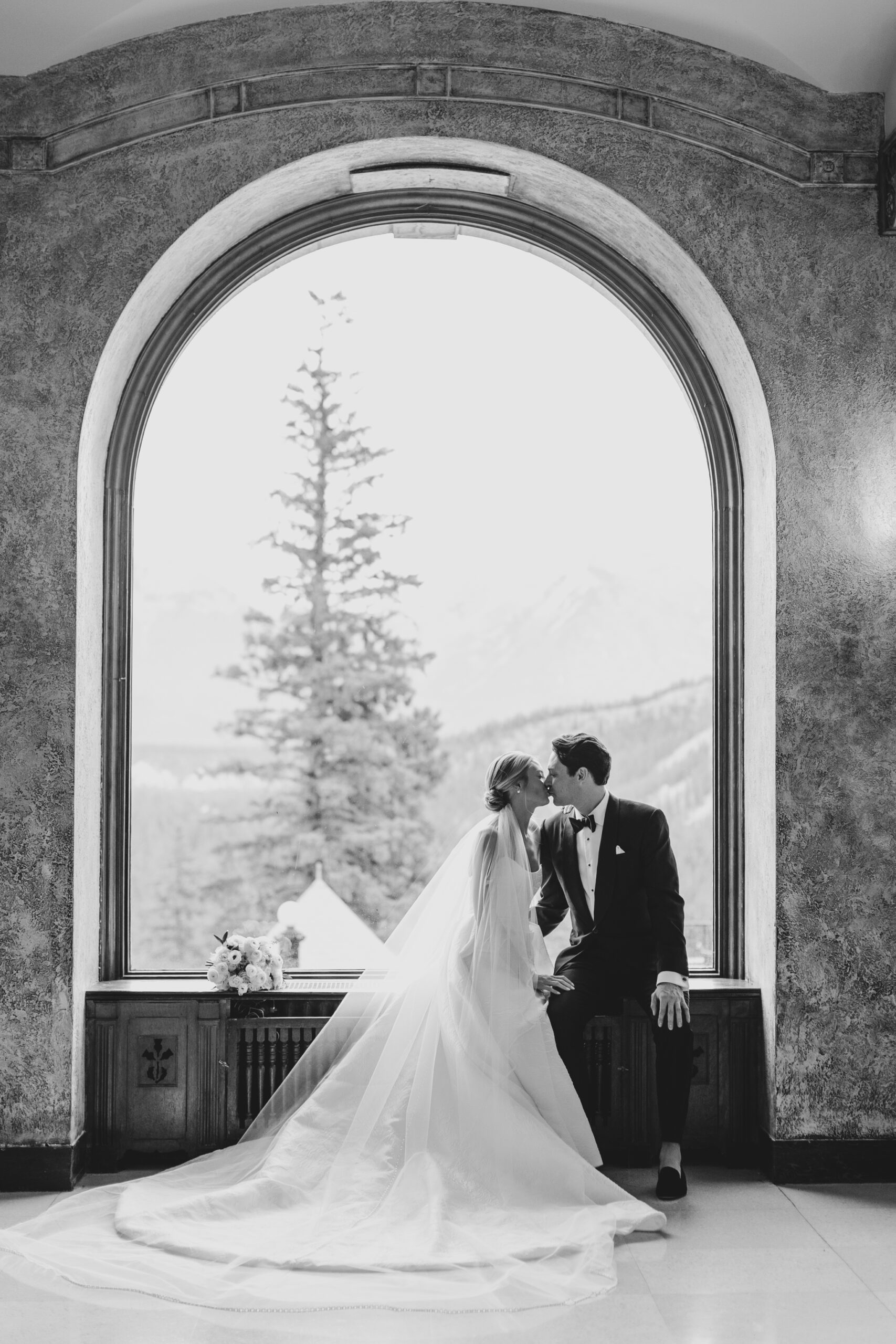 fairmont banff springs wedding, luxury wedding, destination wedding photographer nicole sarah, ralph lauren polo bar wedding, winter wedding, mountain wedding, rocky mountain weddings