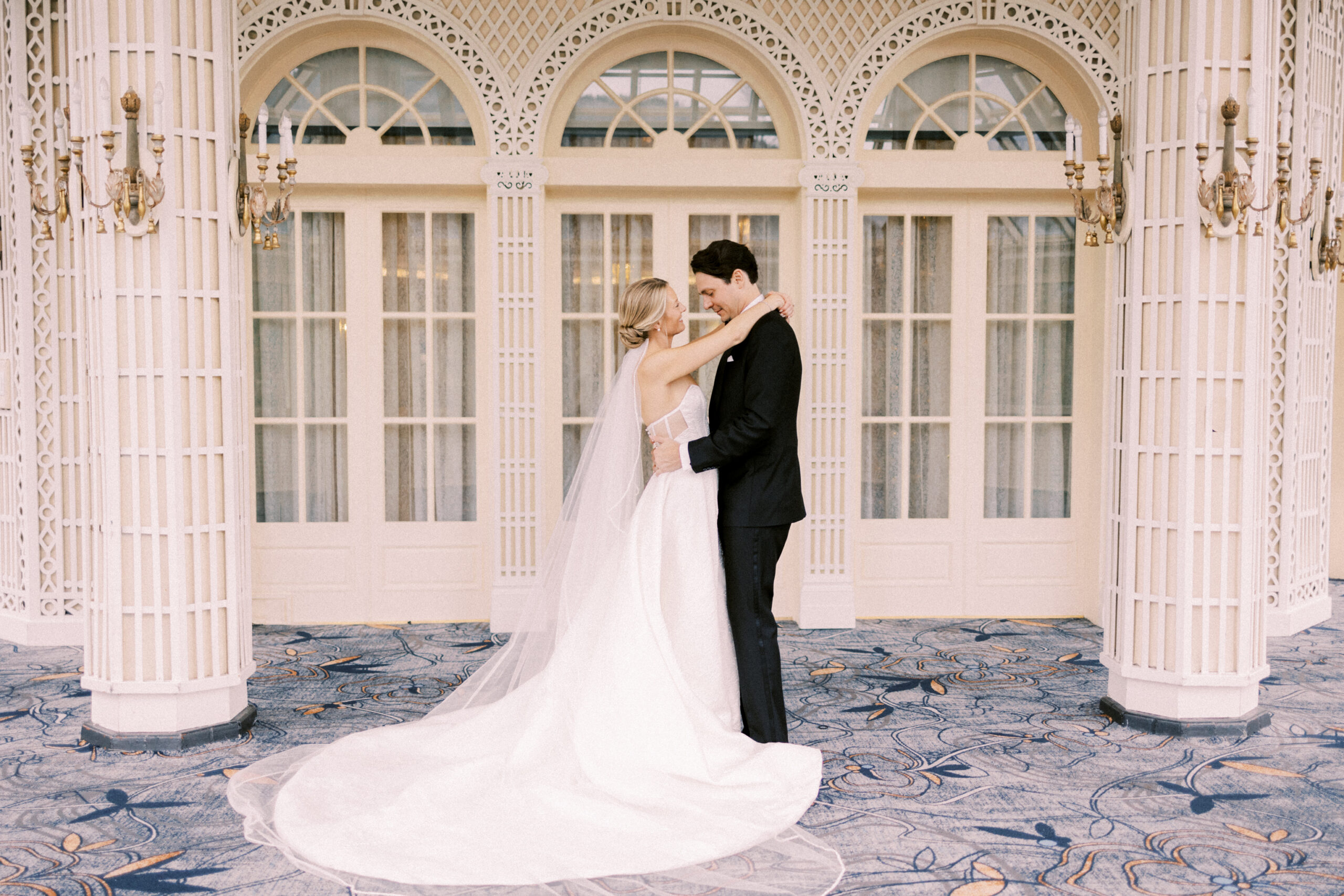 editorial wedding photo, couple poses, fairmont banff springs wedding, luxury wedding, destination wedding photographer nicole sarah, ralph lauren polo bar wedding, winter wedding, mountain wedding, rocky mountain weddings