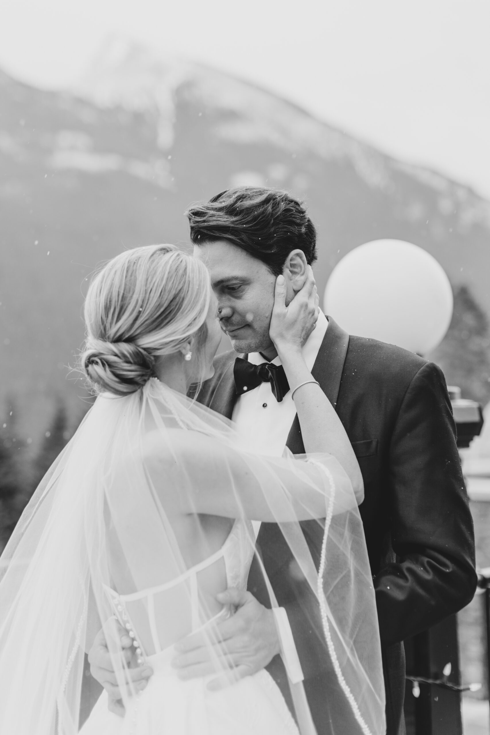 fairmont banff springs wedding, luxury wedding, destination wedding photographer nicole sarah, ralph lauren polo bar wedding, winter wedding, mountain wedding, rocky mountain weddings