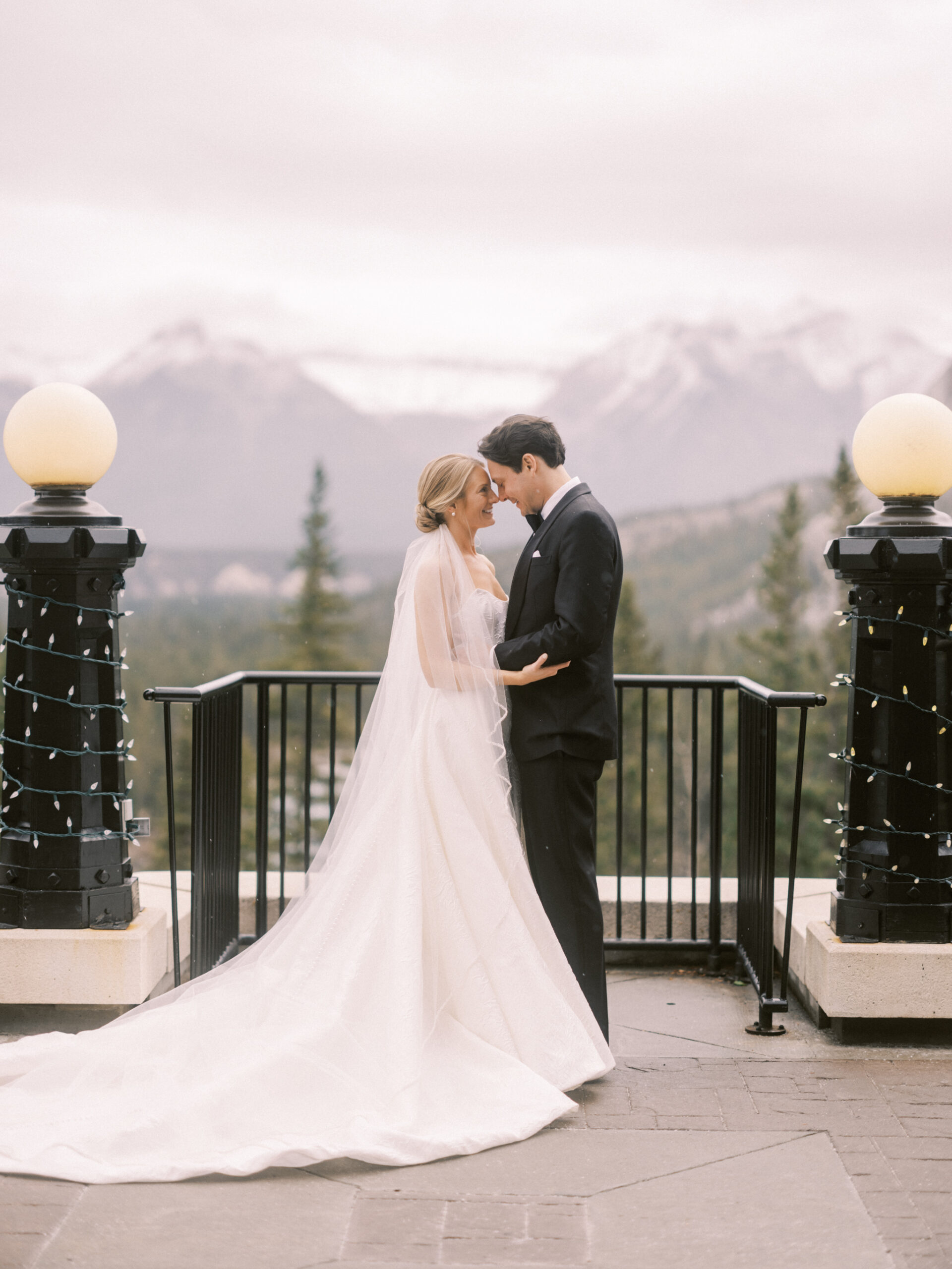 fairmont banff springs wedding, luxury wedding, destination wedding photographer nicole sarah, ralph lauren polo bar wedding, winter wedding, mountain wedding, rocky mountain weddings