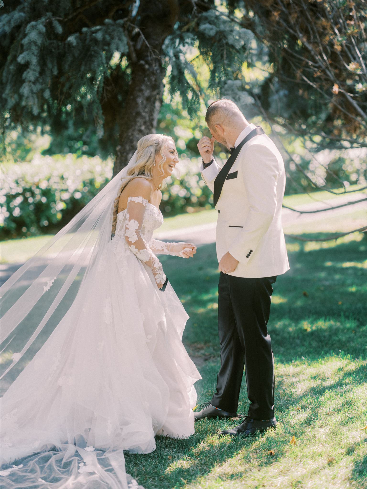 Summer Wedding Inn on Officer's Garden Calgary, first look, bride groom private vows, nicole sarah